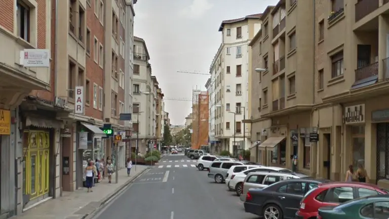 Imagen de varios comercios en la calle Amaya en el Ensanche de Pamplona ARCHIVO