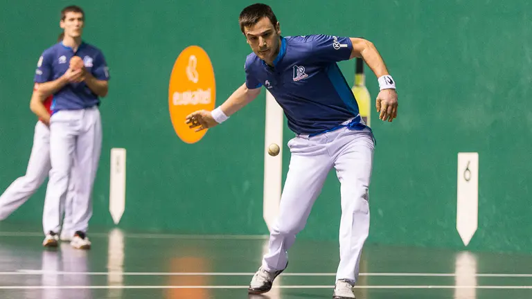 Partido correspondiente a la liguilla del Campeonato de Parejas de Pelota Mano entre Ezkurdia-Zabaleta y Elezkano II-Rezusta disputado en el frontón Labrit (10). IÑIGO ALZUGARAY