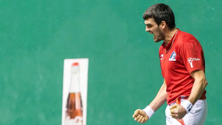 Partido correspondiente a la liguilla del Campeonato de Parejas de Pelota Mano entre Ezkurdia-Zabaleta y Elezkano II-Rezusta disputado en el frontón Labrit (19). IÑIGO ALZUGARAY