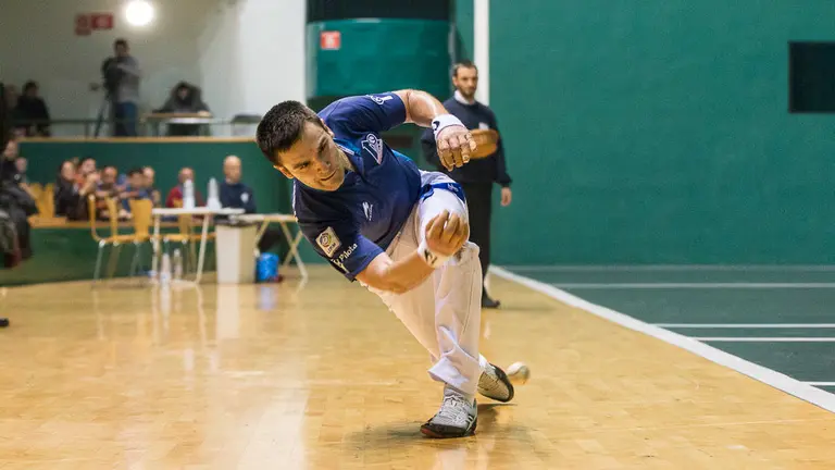 Partido correspondiente a la liguilla del Campeonato de Parejas de Pelota Mano entre Ezkurdia-Zabaleta y Elezkano II-Rezusta disputado en el frontón Labrit (47). IÑIGO ALZUGARAY