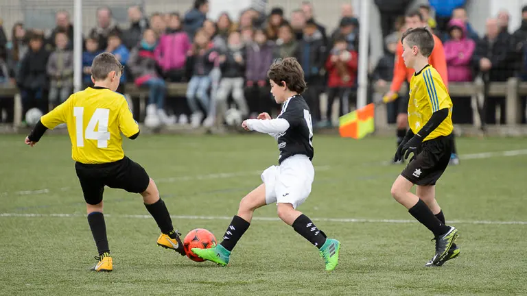 Partidos del interescolar en Tajonar. PABLO LASAOSA 054