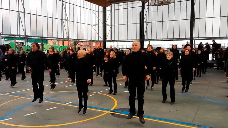 Un momento del acto por el aniversario del asesinato de Blanca Esther en Burlada JAVIER OLAVERRI