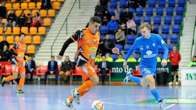 Hamza en acción ante Santiago en el Anaitasuna. Twitter Ribera Navarra.