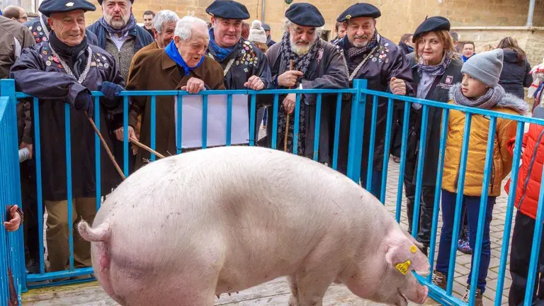 Un momento del sorteo del cuto en Artajona durante el año pasado. FOTO FACEBOOK CUTO DIVINO