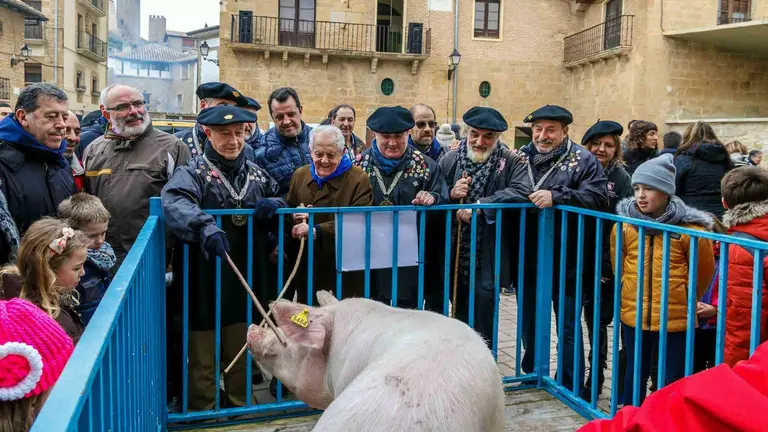 Un momento del sorteo del cuto en Artajona durante el año pasado. FOTO FACEBOOK CUTO DIVINO.