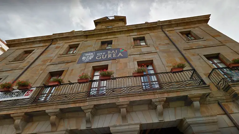 Fachada del Ayuntamiento de Echarri Aranaz.