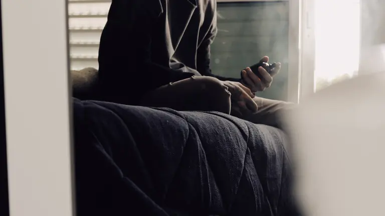 Una persona sobre una cama ARCHIVO