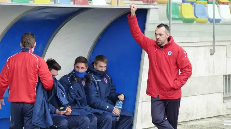 Banquillo de la Mutilvera con Andoni Alonso.