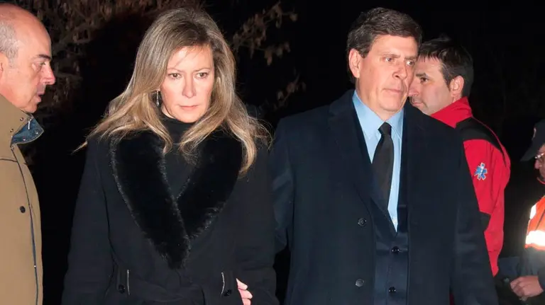 Los padres de la joven asesinada a su llegada al funeral en Pozuelo de Alarcón. EP