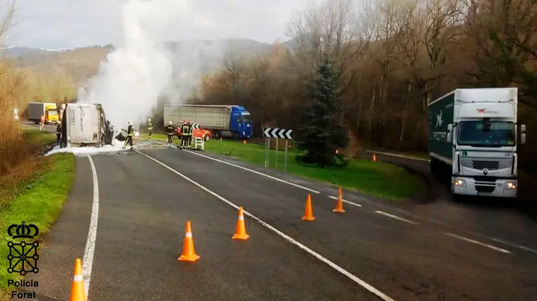 El camión que ha ardido en Lantz POLICÍA FORAL