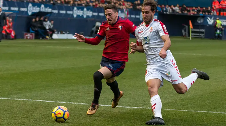 Kike Barja en el partido Osasuna - Leonesa. IÑIGO ALZUGARAY.