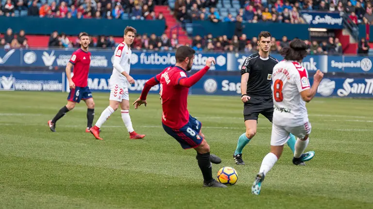 Encuentro entre Osasuna y la Cultural Leonesa IÑIGO ALZUGARAY 16