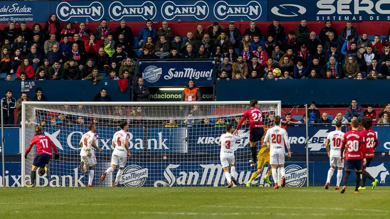 Partido entre Osasuna y la Cultural Leonesa disputado en El Sadar (51). IÑIGO ALZUGARAY