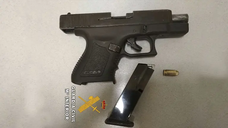 La pistola que ha sido incautada por la Guardia Civil GC