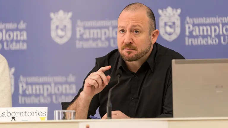 El concejal Manuel Millera y Axel Moreno presentan el programa 'KoLabotarios', sobre espacios de construcción colectiva en Pamplona (10). IÑIGO ALZUGARAY