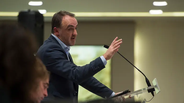 Javier Esparza, Presidente de UPN, preside la sesión ordinaria. PABLO LASAOSA 03