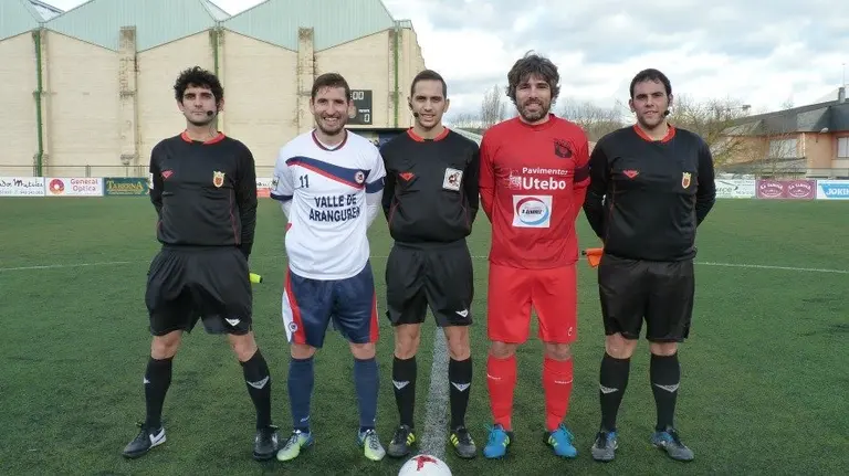 Trio arbitral y capitanes del Mutilvera - Subiza 2017-18.