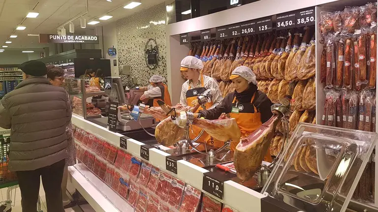 Sección de charcutería en el supermercado de Mercadona en Mutilva CEDIDA