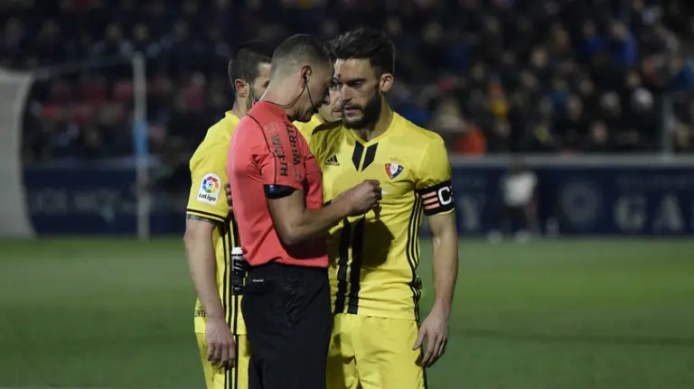 Roberto Torres ante el Huesca en El Alcoraz. La Liga.