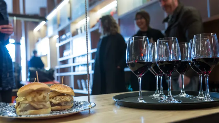  La D.O. Navarra presenta la Ruta del Vino & Burguer que se va a celebrar en Pamplona y comarca durante el mes de febrero (17). IÑIGO ALZUGARAY