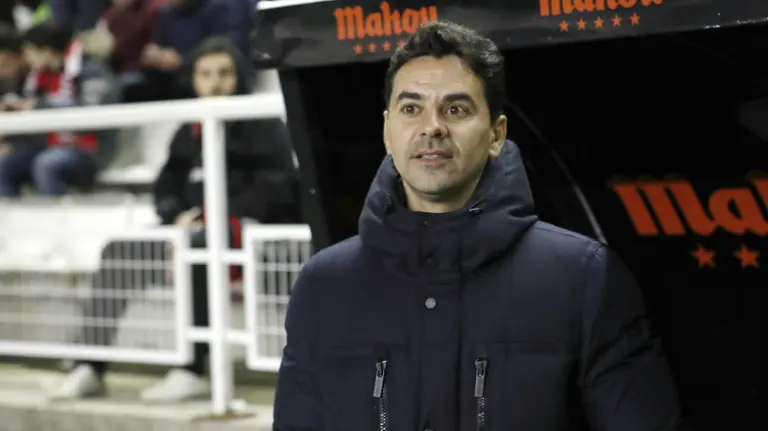 Míchel en el banquillo del Rayo Vallecano. La Liga.