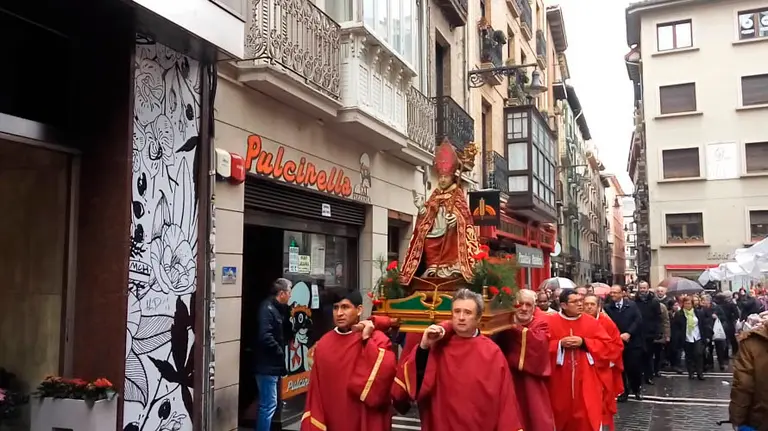 Un momento de la procesión de San Blas