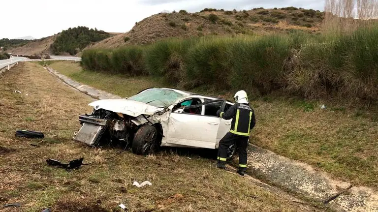 El coche que ha sufrido una salida de vía en la AP 15