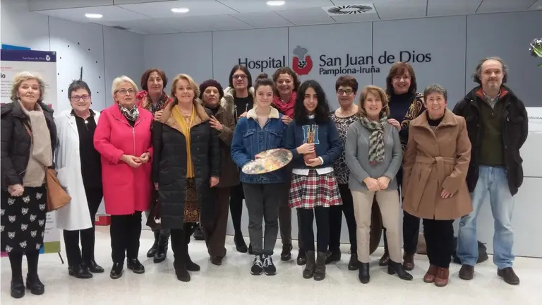 Artistas de la exposición de pintura que acoge este mes el Hospital San Juan de Dios CEDIDA
