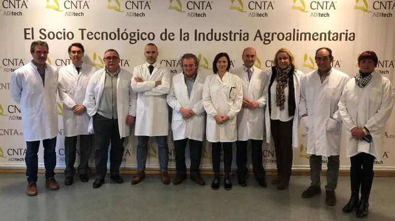 La comisión de senadores que han visitado el CNTA de San Adrián CEDIDA