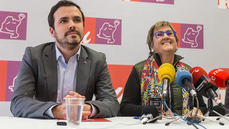 El coordinador federal de IU, Alberto Garzón, en la sede de Izquierda-Ezkerra de Pamplona (05). IÑIGO ALZUGARAY