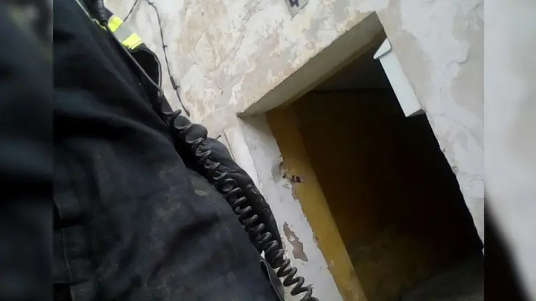 Una imagen del interior de la vivienda que ha comenzado a arder