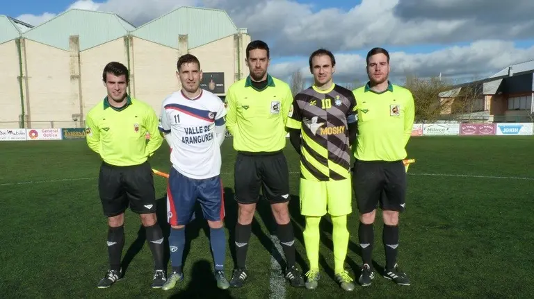 Árbitros y capitanes del Mutilvera - Burladés. 2017-18.