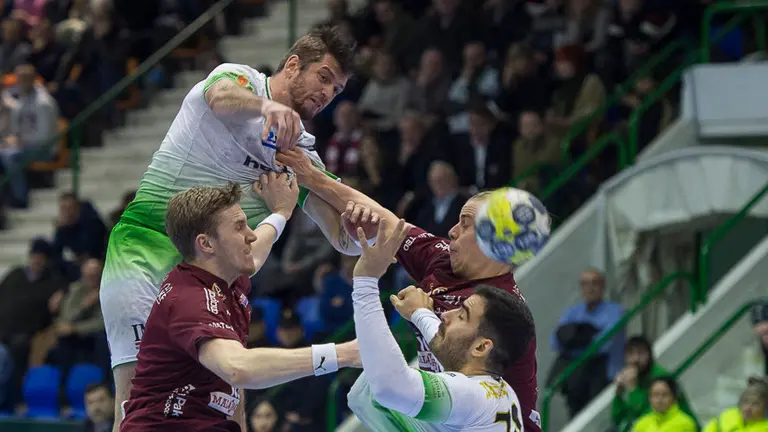El Helvetia Anaitasuna se enfrenta al Lugi sueco en la primera jornada de la fase de grupos de la Copa EHF. PABLO LASAOSA 08