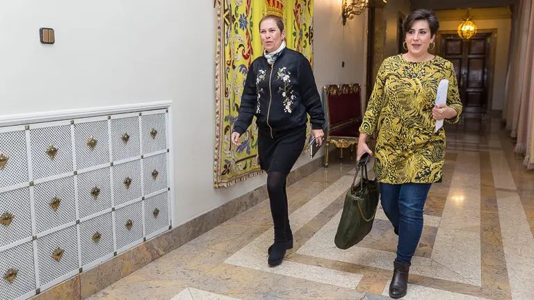 Uxue Barkos, presidenta de Navarra y  María Solana, portavoz del Gobierno (3). IÑIGO ALZUGARAY