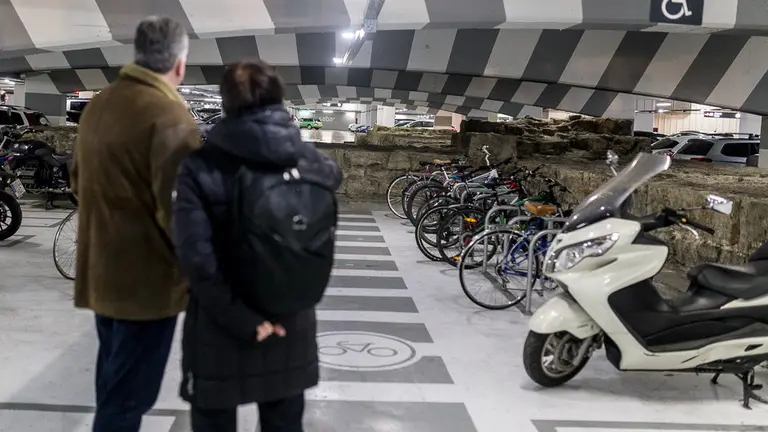 La gerencia de urbanismo del Ayuntamiento de Pamplona visita el aparcamiento de la Plaza del Castillo (10). IÑIGO ALZUGARAY