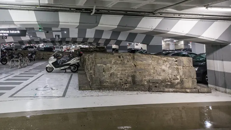 La gerencia de urbanismo del Ayuntamiento de Pamplona visita el aparcamiento de la Plaza del Castillo (16). IÑIGO ALZUGARAY