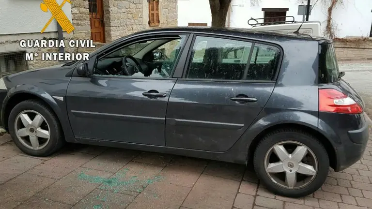 Vehículo atacado en Artica GUARDIA CIVIL