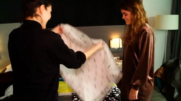 Amaia Romero se prueba el vestuario que llevará puesto para interpretar Tu canción