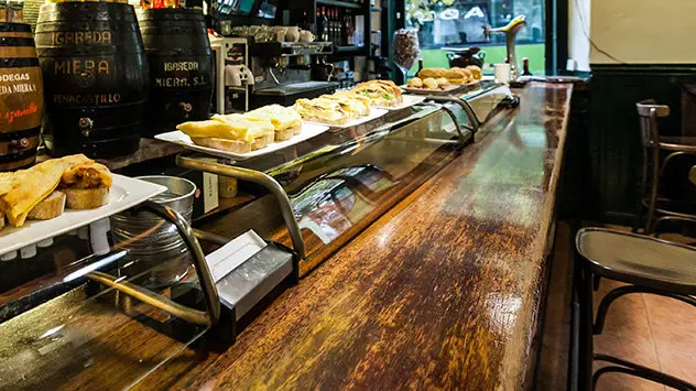 Imagen de una barra de bar ARCHIVO