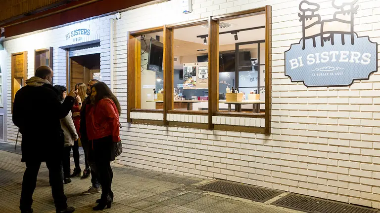 Inauguración del restaurante Bi Sisters, la primera hamburguesería Km 0 de Navarra (02). NAVARRA.com