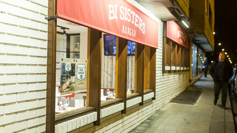  Inauguración del restaurante Bi Sisters, la primera hamburguesería Km 0 de Navarra (03). NAVARRA.com