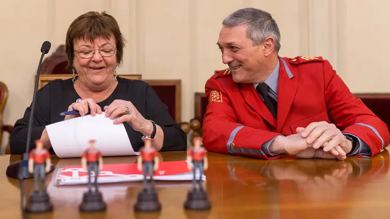 La consejera de Interior, María José Beaumont, participa en el acto de homenaje a los policías forales jubilados en 2017 (14). IÑIGO ALZUGARAY