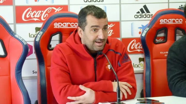 Diego Martínez en rueda de prensa en Tajonar.