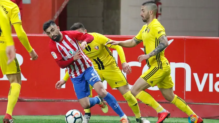 Encuentro entre Osasuna y el Sporting en El Molinón LALIGA123 13