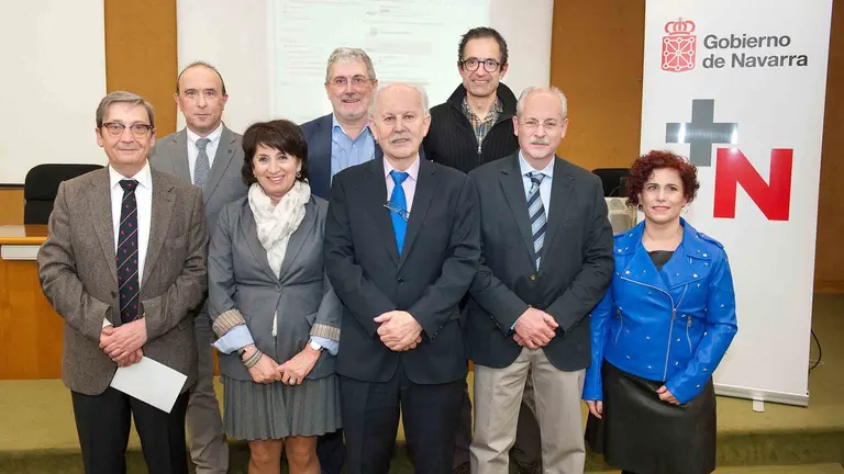 Los responsables del Servicio de Cirugía Cardíaca del CHN,  con los intervinientes en el acto de su 30º aniversario GOBIERNO DE NAVARRA