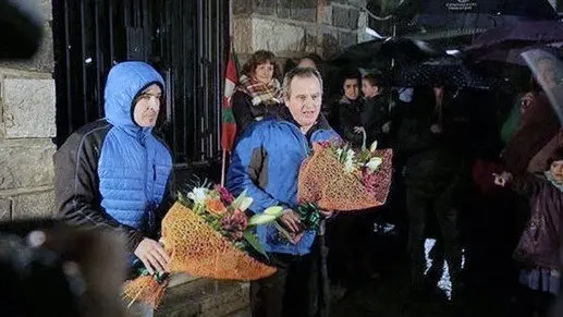 Homenaje en Andoáin a dos de las personas que colaboraron con el asesinato de Pagaza