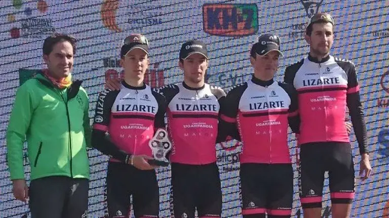 Corredores del equipo navarro. Equipo Lizarte.