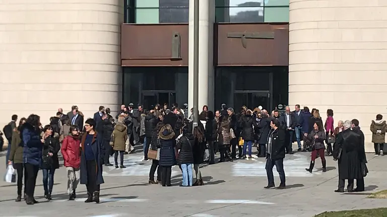 Desalojan la segunda planta del Palacio de Justicia de Navarra ante el riesgo de incendio al detectarse olor a quemado. NAVARRA.COM