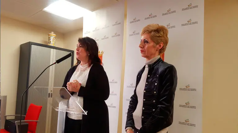 La presidenta del Parlamento de Navarra, Ainhoa Aznárez, en el Consistorio de Viana. EUROPA PRESS