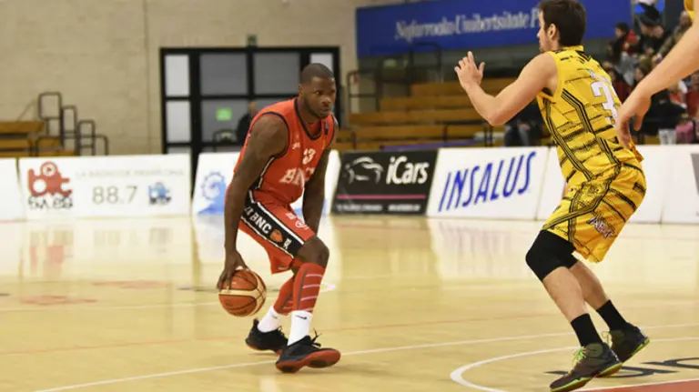 J.R. Cadot abandona el conjunto pamplonés. Basket Navarra.